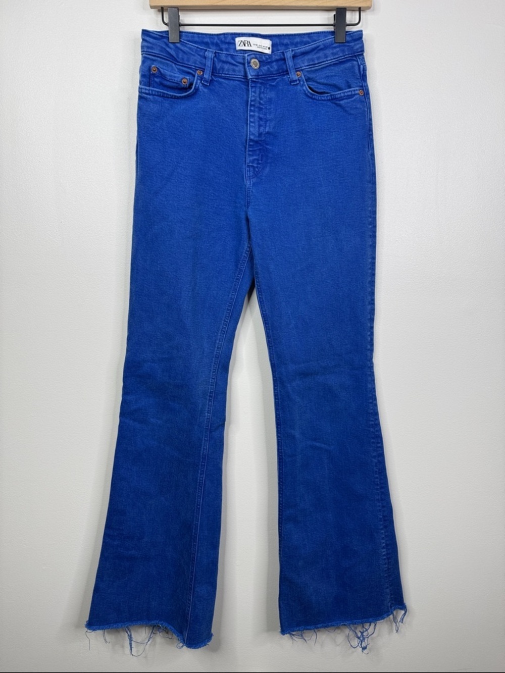 Zara High Rise Cropped Flare Jeans 6 Blue Denim Raw Hem 90s Boho Retro